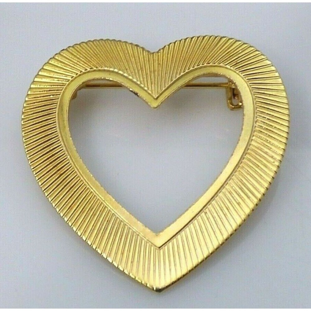 Heart Brooch Pin Gold Tone Metal Etched Line Design Valentine's Day Vintage
